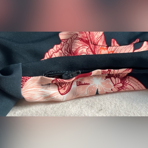 Navy and pink floral romper H&M NEW - Picture 8 of 9